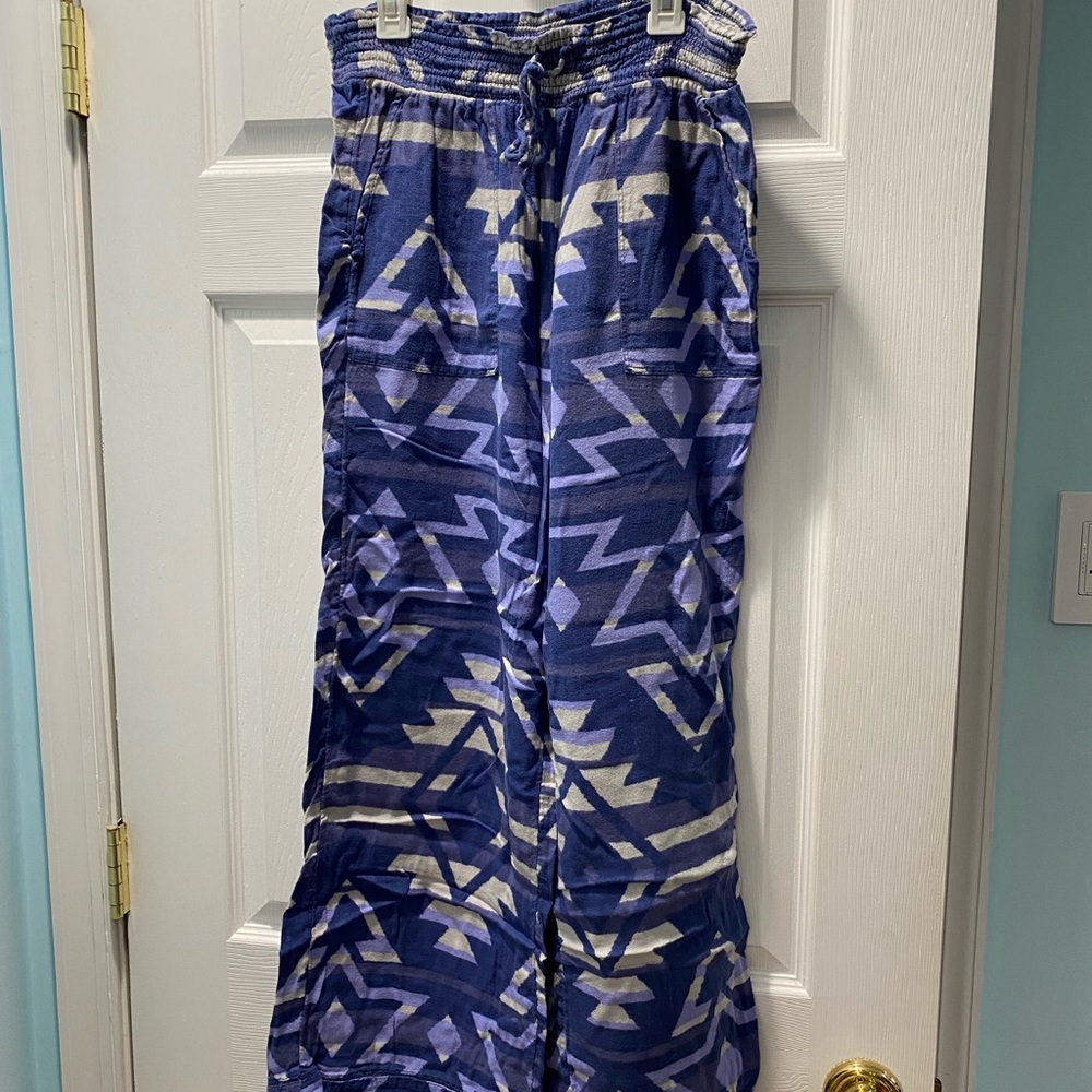 aerie blue & white pattern pajama pants